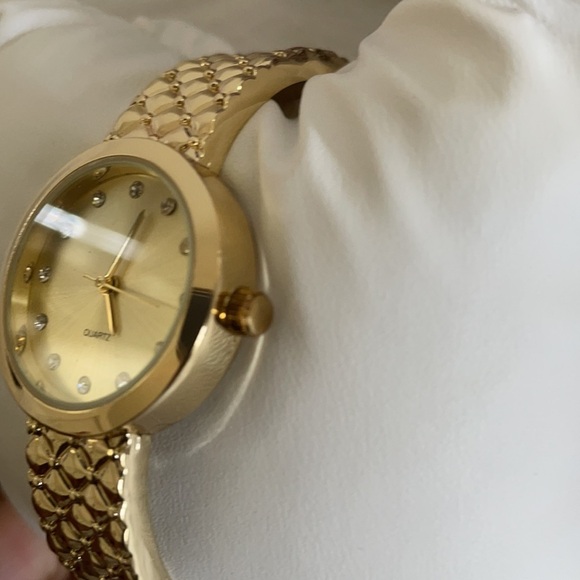 NEW GOLD Crystal Dial Fashion Bracelet Watch - Picture 8 of 9